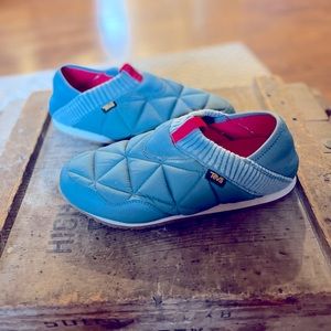 Teva Quilted ReEmber SlipOns Sz 9